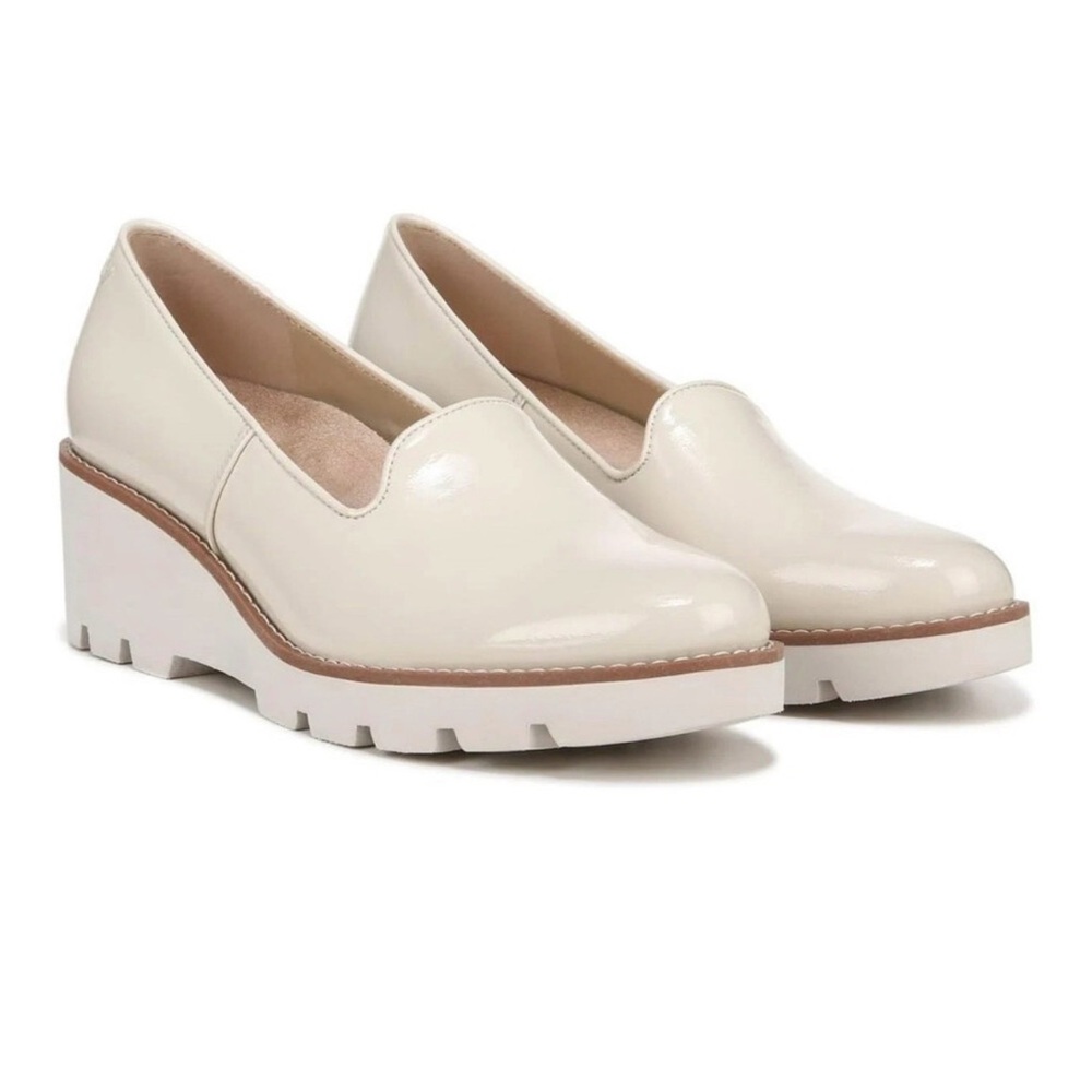 NWOB Vionic Women’s Cream Patent Wedge Loafer